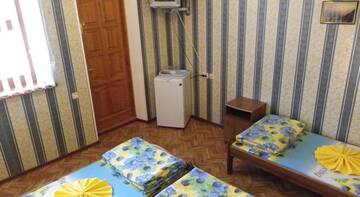 Фото номера Стандартный двухместный номер с 2 отдельными кроватями Гостиница Гостевой Дом Катюша г. Малореченское 2